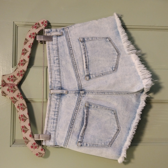 Women's Bullhead high rise lightwash short shorts size 3 - Picture 5 of 5